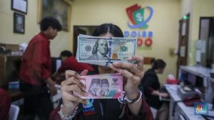 Rupiah Ditutup Melemah 0,42%, Dolar AS Parkir di Rp17.775