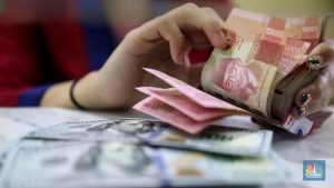 Happy Weekend! Rupiah Ditutup Menguat, Dolar AS Jadi Rp17.945