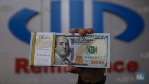 Ekonom: 30% Tekanan Rupiah Bersumber dari Luar Negeri