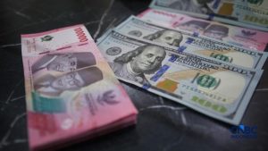 Rupiah Ditutup Perkasa, Dolar AS Turun ke Bawah Rp18.000