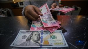 Rupiah Ditutup Menguat Tipis, Dolar AS Turun ke Rp17.695